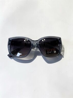 Guess Oversized Gradient Sunglasses – Translucent Blue Square Frames